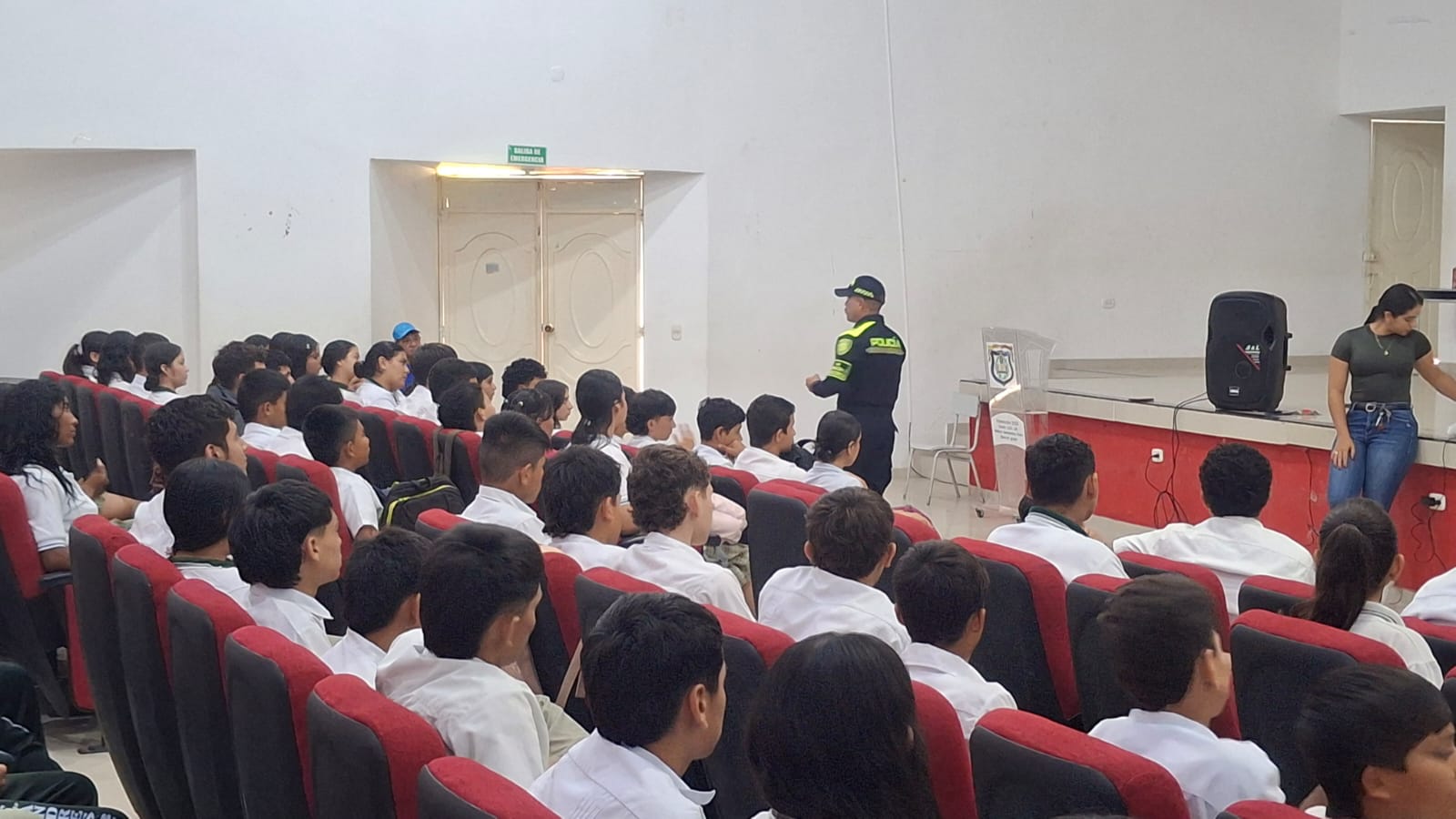 Actividad educativa y de sensibilización realizada por el personal de SEPRO-GINAD con estudiantes de la Institución Educativa Andrés Bello